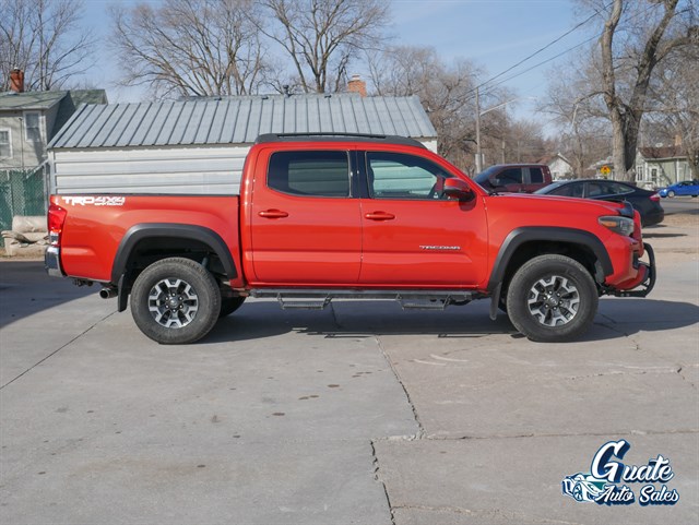 Toyota Tacoma photo 14