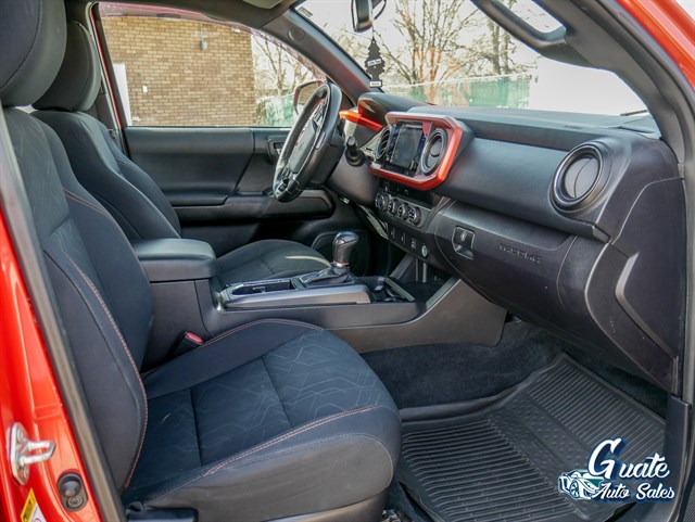Toyota Tacoma photo 15
