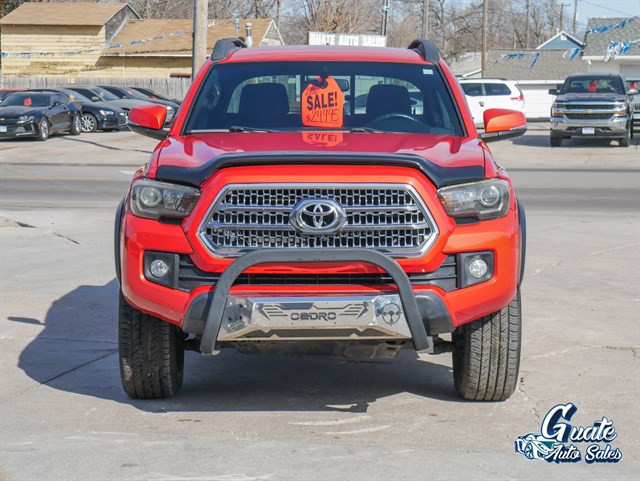 Toyota Tacoma photo 2
