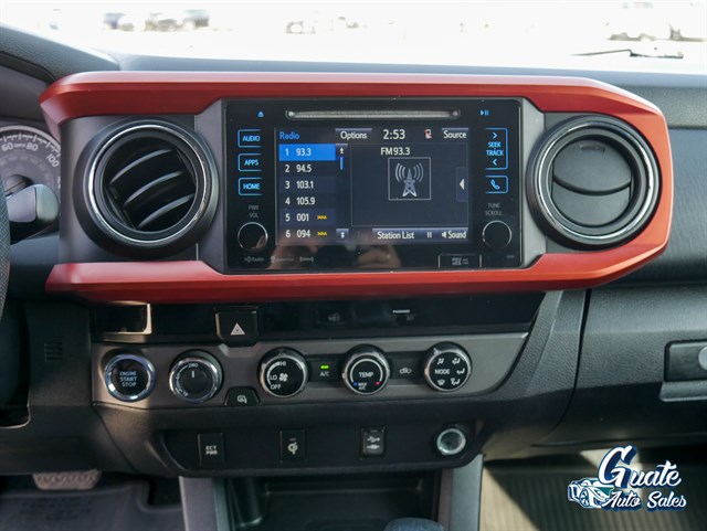 Toyota Tacoma photo 8