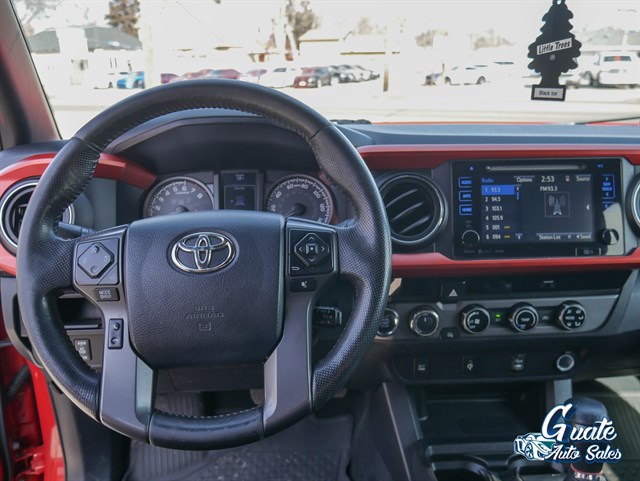 Toyota Tacoma photo 9