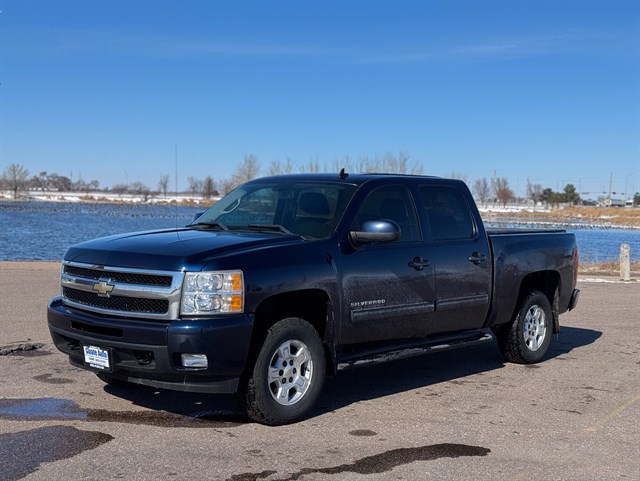 Chevrolet Silverado photo 3