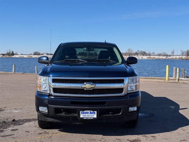Chevrolet Silverado photo 2