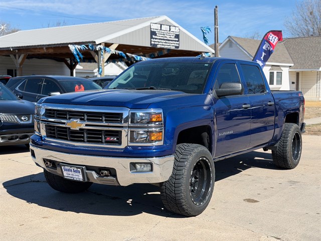 Chevrolet Silverado photo 3