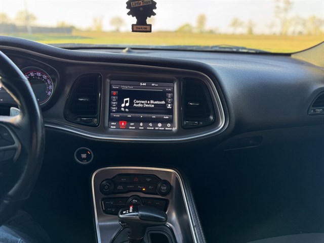 Dodge Challenger photo 8