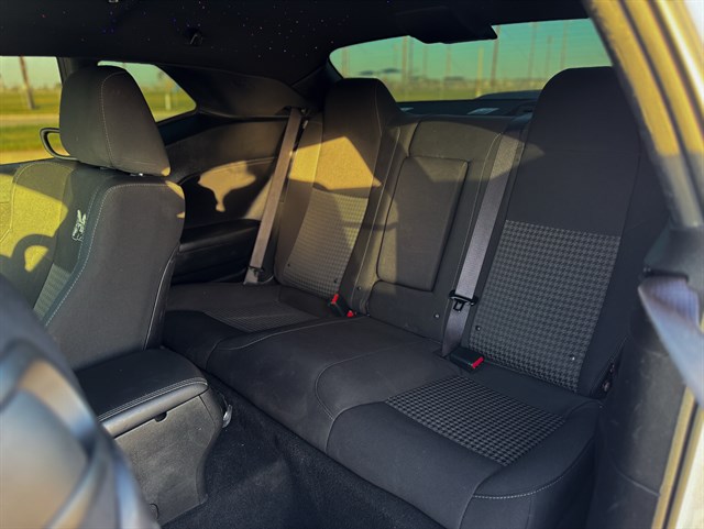Dodge Challenger photo 12