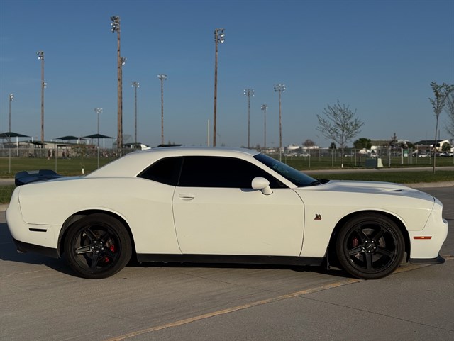 Dodge Challenger photo 19