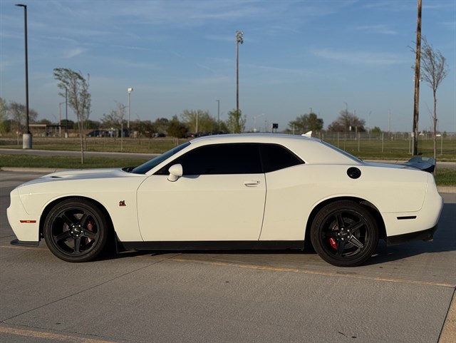 Dodge Challenger photo 13