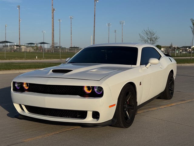 Dodge Challenger photo 3