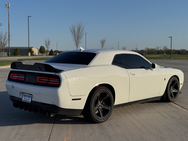 Dodge Challenger photo 16