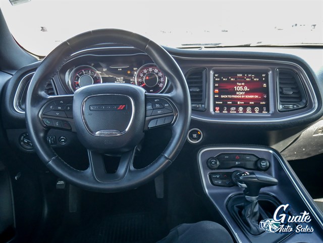 Dodge Challenger photo 8