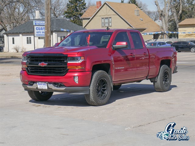 Chevrolet Silverado photo 3