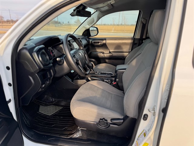 Toyota Tacoma photo 10