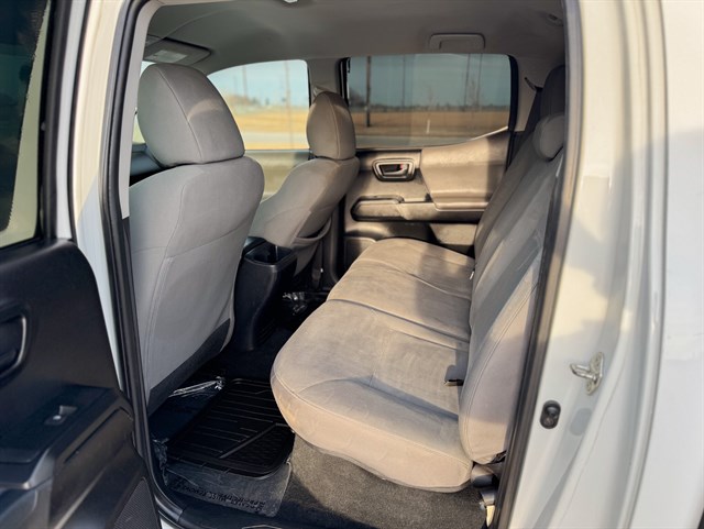 Toyota Tacoma photo 11