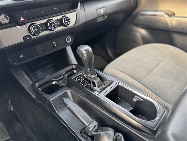 Toyota Tacoma photo 8