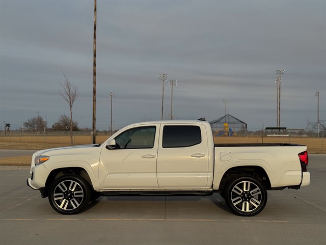 Toyota Tacoma photo 12