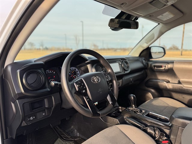 Toyota Tacoma photo 4