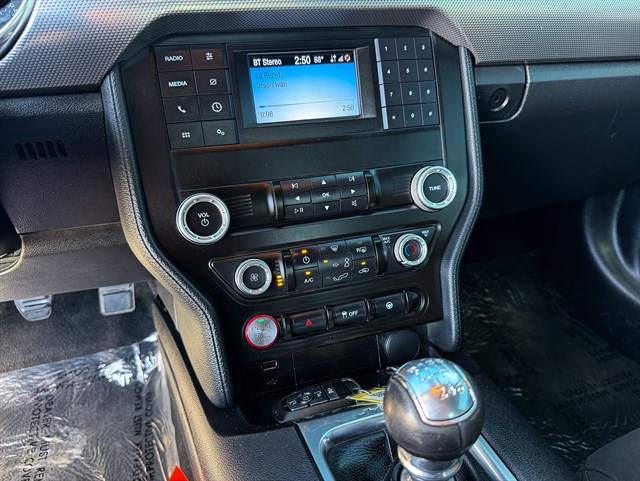 Ford Mustang photo 11