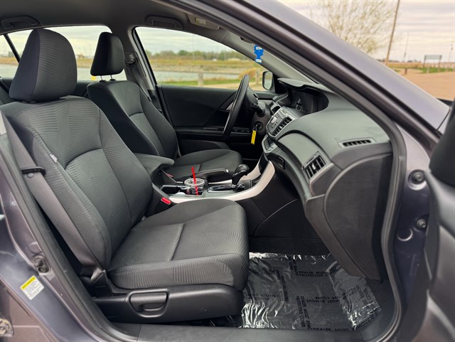 Honda Accord photo 17
