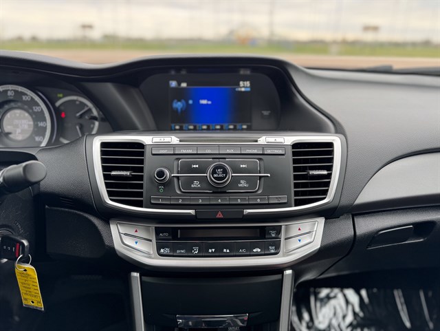 Honda Accord photo 8