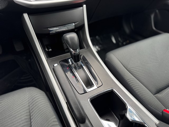 Honda Accord photo 9