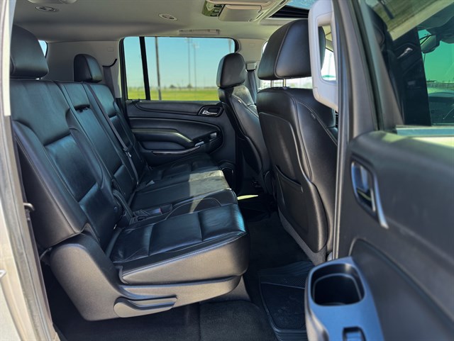 Chevrolet Suburban photo 19