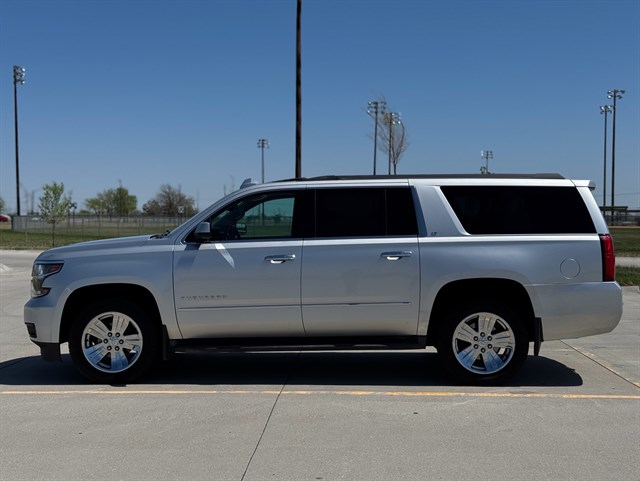 Chevrolet Suburban photo 13