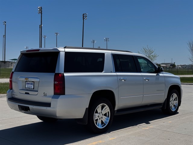 Chevrolet Suburban photo 16
