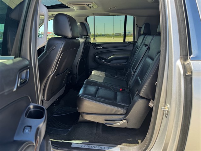 Chevrolet Suburban photo 11