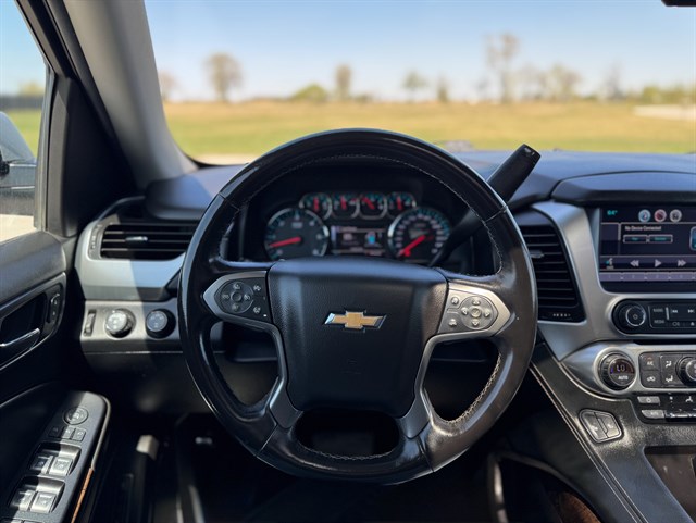 Chevrolet Suburban photo 6