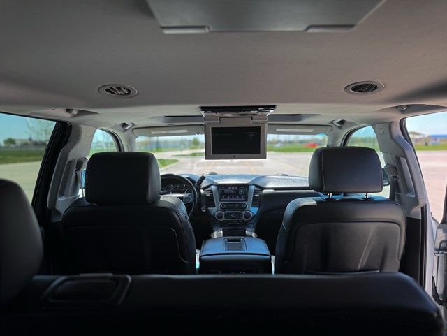 Chevrolet Suburban photo 17