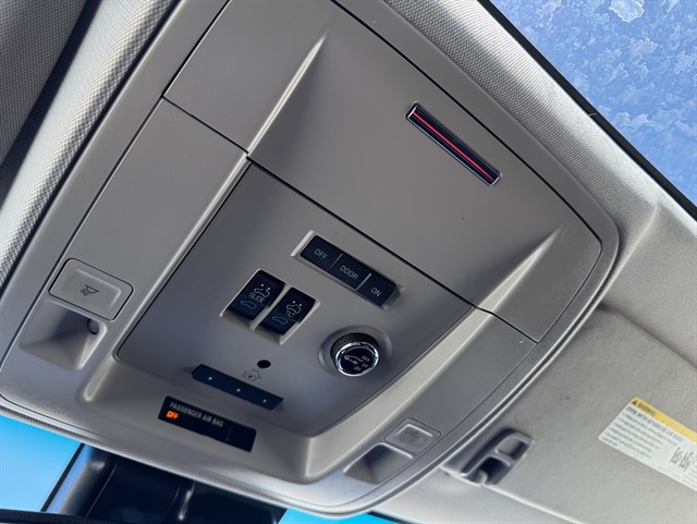 Chevrolet Suburban photo 9