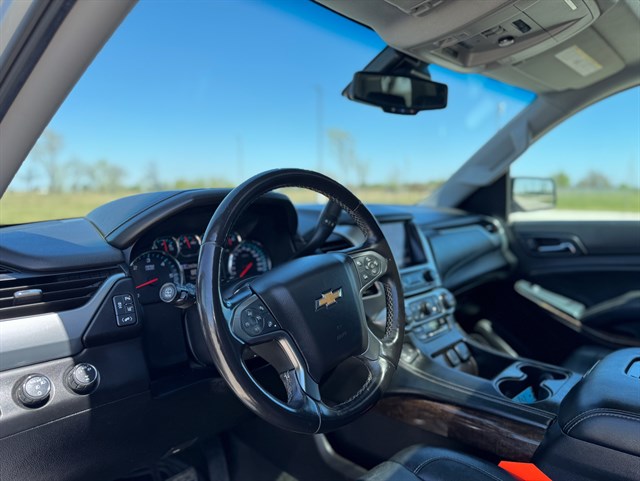 Chevrolet Suburban photo 4