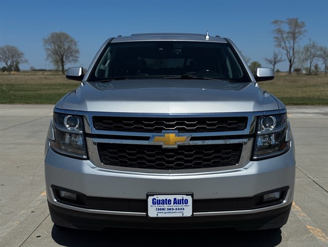 Chevrolet Suburban photo 2