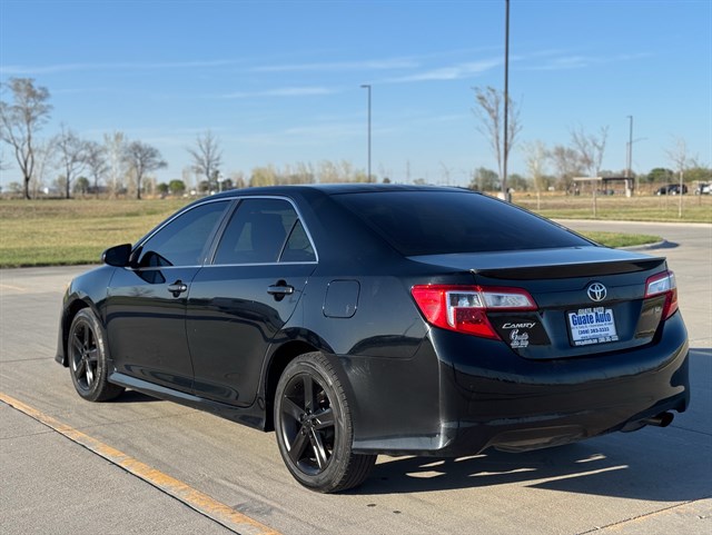 Toyota Camry photo 14