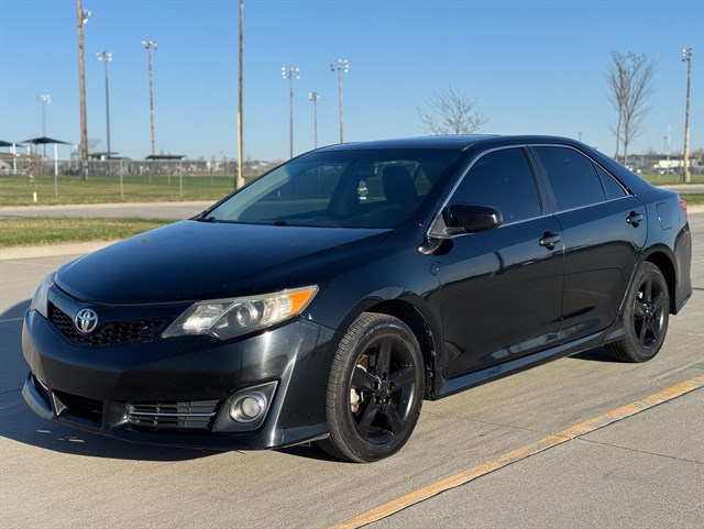 Toyota Camry photo 3
