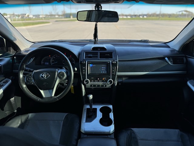 Toyota Camry photo 5