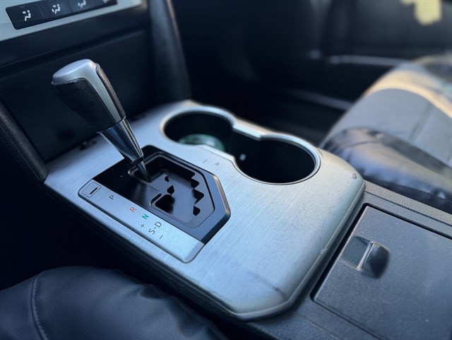 Toyota Camry photo 9