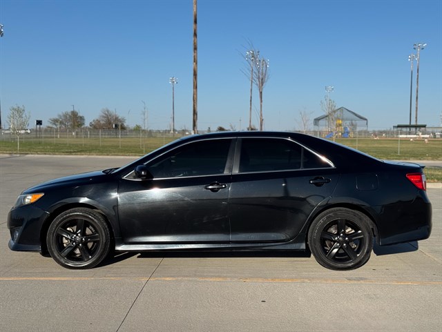 Toyota Camry photo 13