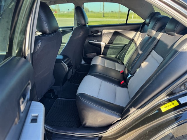 Toyota Camry photo 12