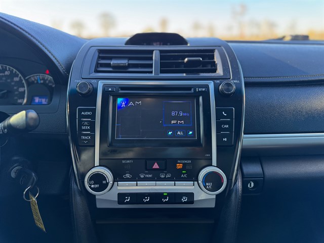 Toyota Camry photo 8