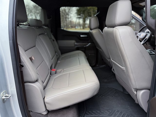 Chevrolet Silverado photo 17