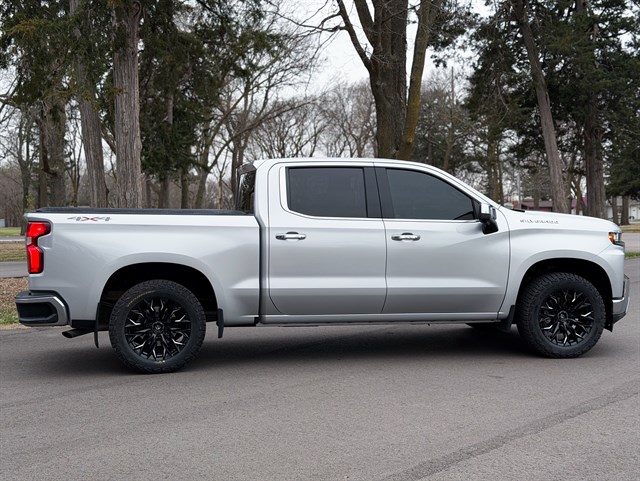 Chevrolet Silverado photo 16