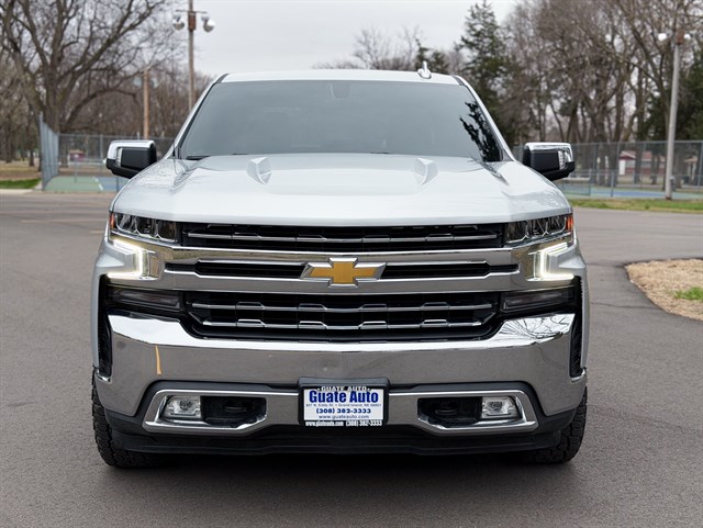 Chevrolet Silverado photo 2