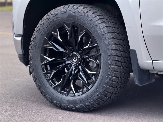 Chevrolet Silverado photo 19