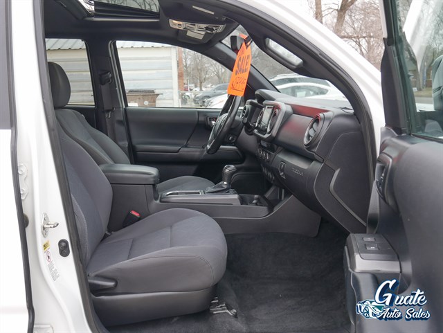 Toyota Tacoma photo 18