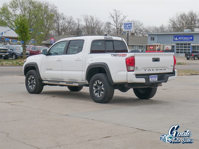 Toyota Tacoma photo 13