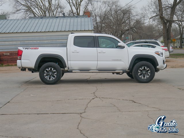 Toyota Tacoma photo 16