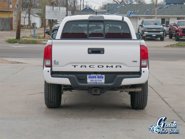 Toyota Tacoma photo 14