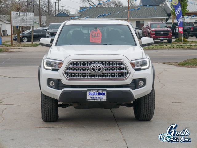 Toyota Tacoma photo 2